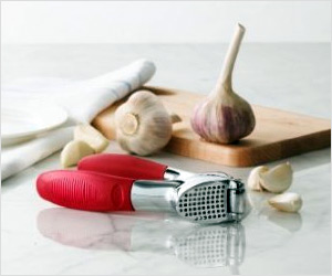 easy tool to mince garlic in kitchen