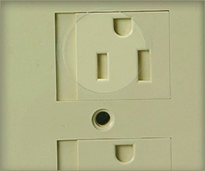 cover electric outlet with cover to protect kids from shock