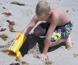 Handrulic Power Grip to dig beach sand easily