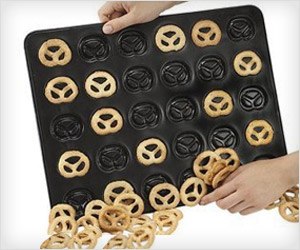 Mini Pretzel Baking Pan for pretzel shape cookies